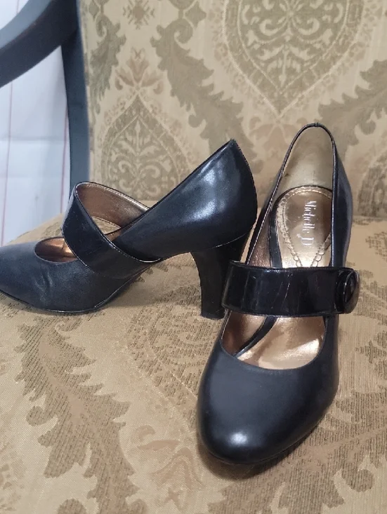 Michelle D Black Mary Jane Heels with Button Strap - Picture 3 of 5